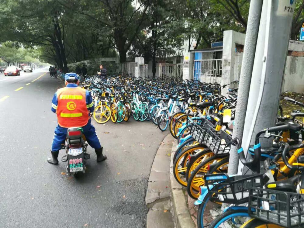 街でよく見かけるキャシュレス対応の自転車の写真