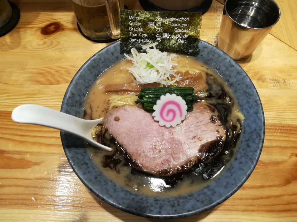上海の日色ラーメン 豚骨ラーメン48元(約770円)の写真