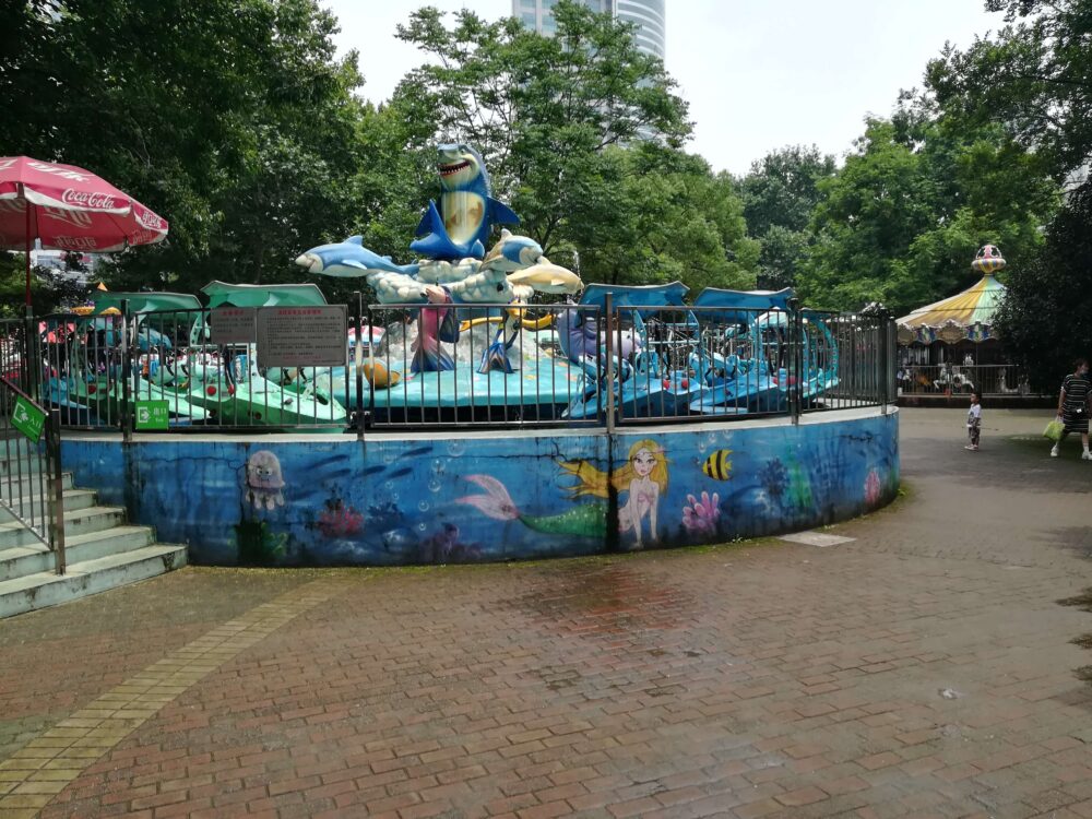 遊園地の様子の写真