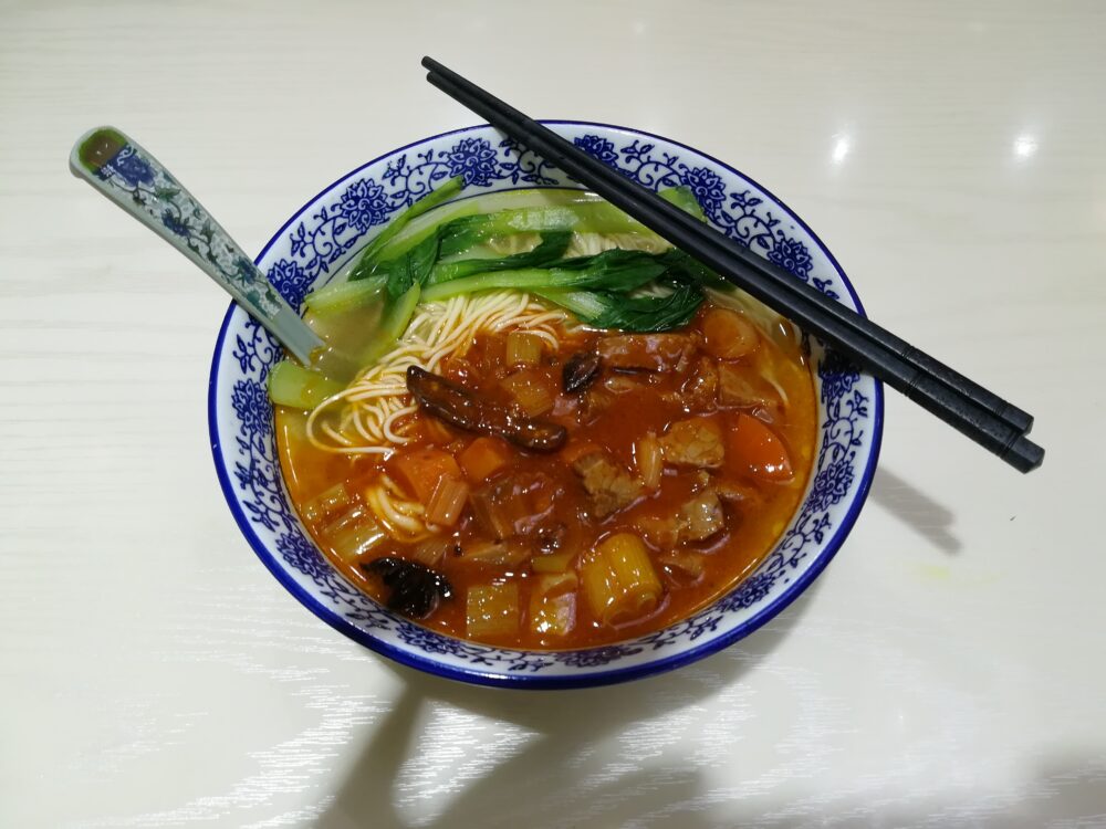 上海のローカルラーメン 红烧牛肉面20元(約320円)の写真