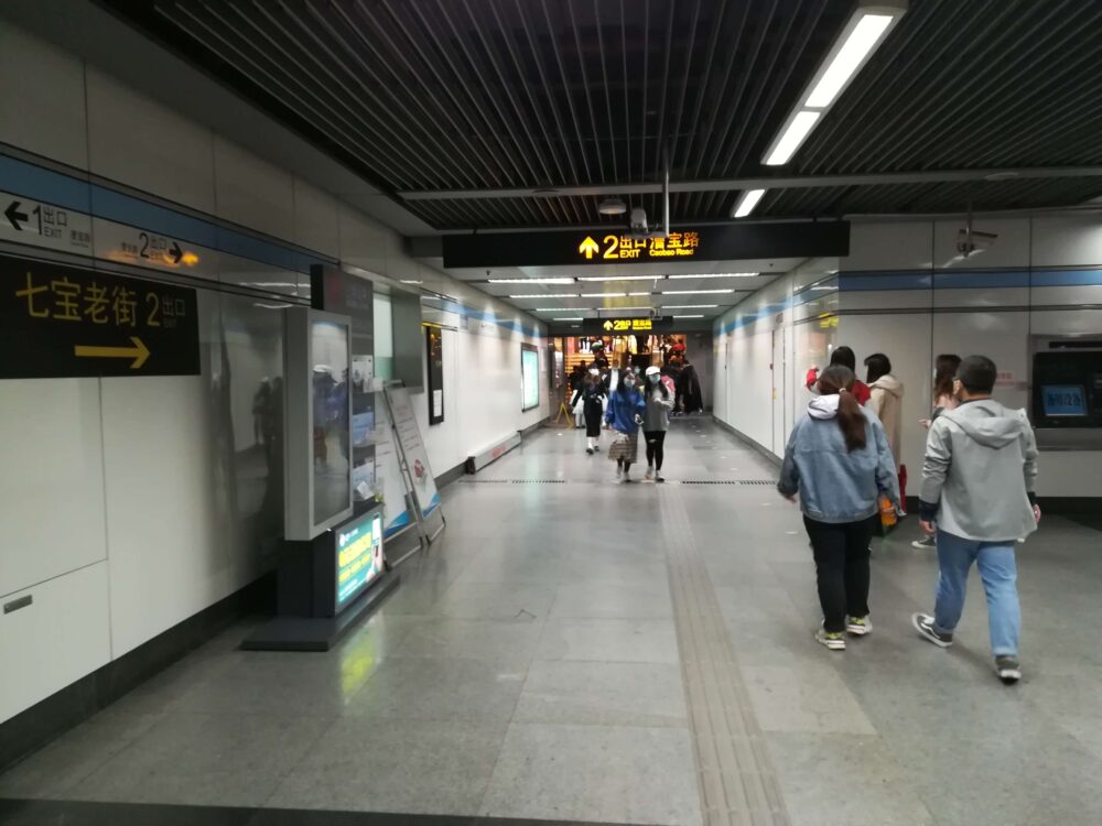 七宝駅で2番出口に向かっているときの様子の写真①